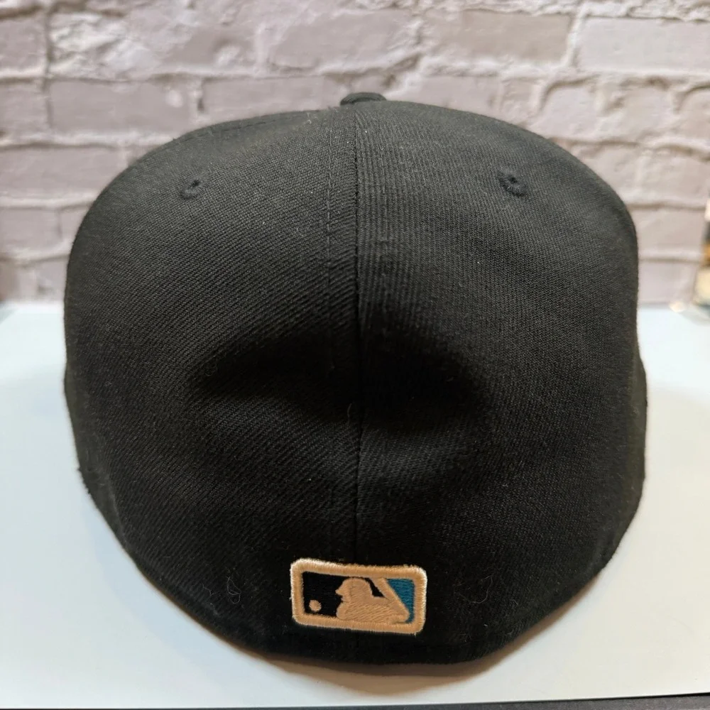 New Era 59FIFTY Miami Marlins Mens 7 3/4 Black Teal Fitted MLB Baseball Hat